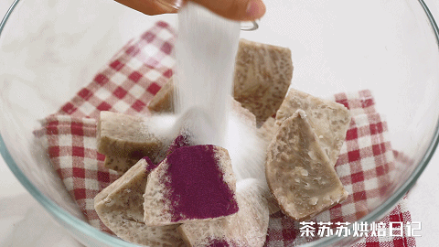 早晨来一碗岩爆芋泥咸蛋黄蛋糕，大人小孩都爱吃