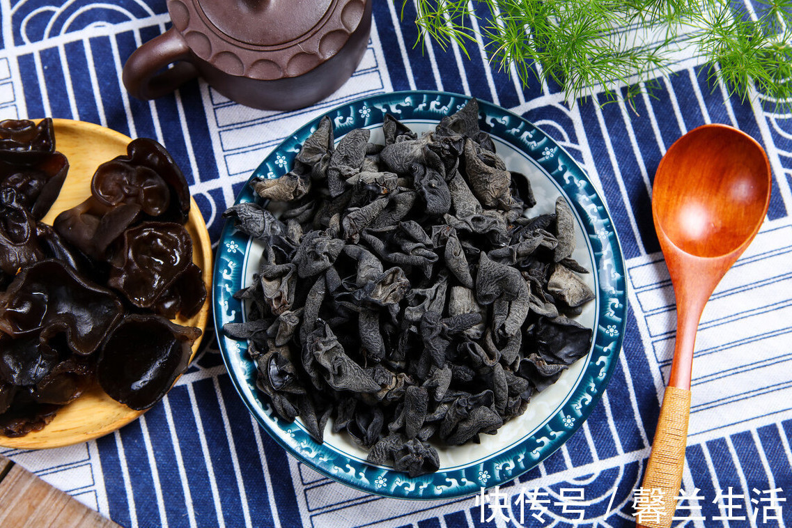 小苏打|泡发木耳,不要再用冷水了,大厨教你一招,泡发速度快,还很干净