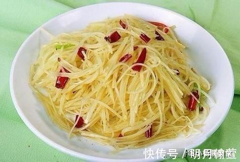 土豆丝下锅前,做好这3个步骤,炒出来不粘锅,又脆又嫩又爽口!