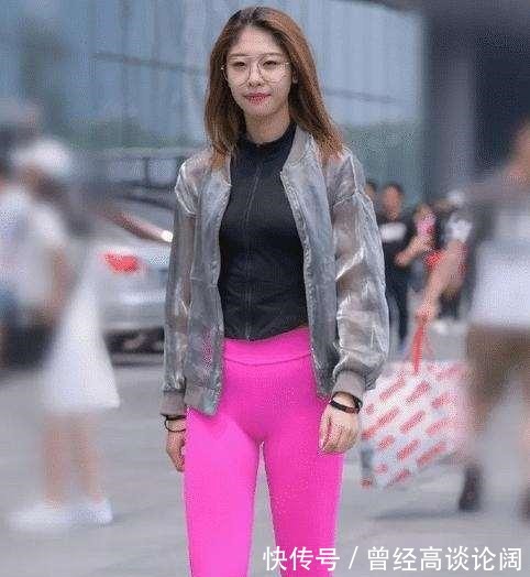 大长腿 瑜伽裤透出姑娘微甜的气息，大长腿显露无遗，悠闲惬意！