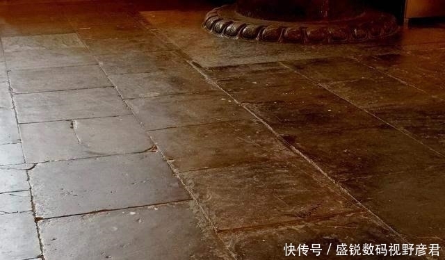工匠|故宫地砖现裂缝,工匠修缮时,揭开600年前秘密,专家:朱棣太狠了