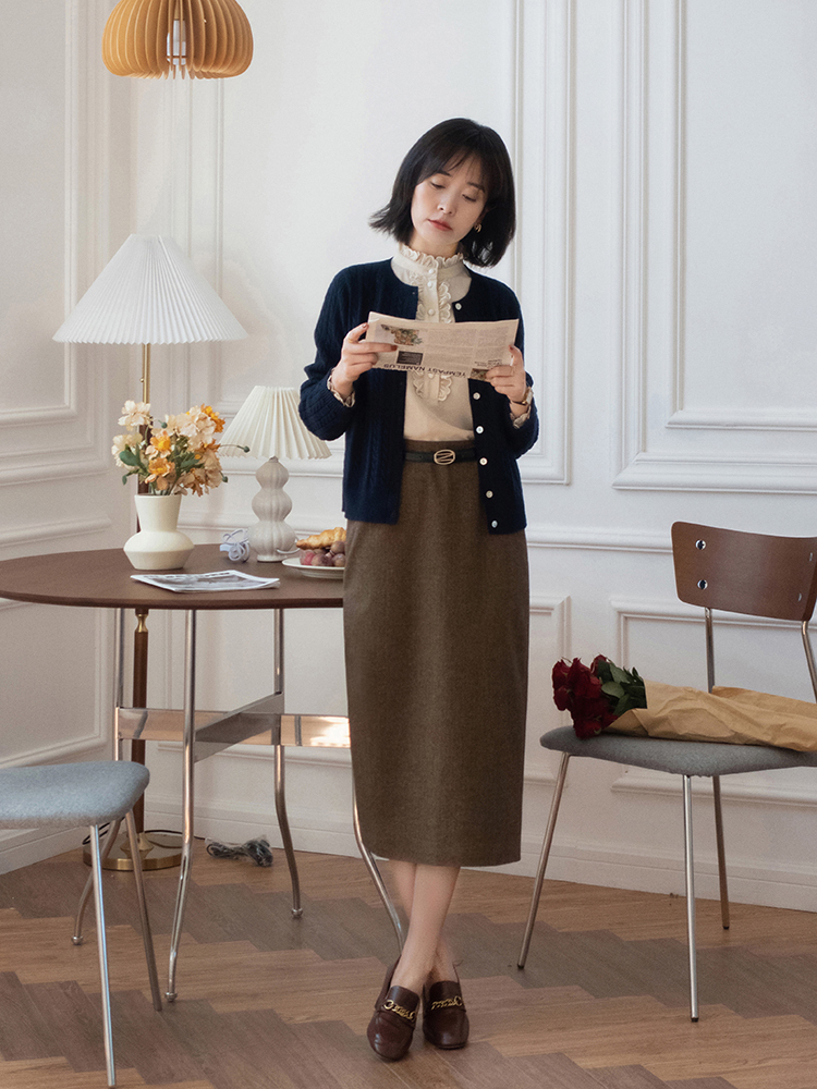 半身裙 秋冬季节怎么穿?针织开衫搭配百褶半身裙温柔优雅,美出了新高度