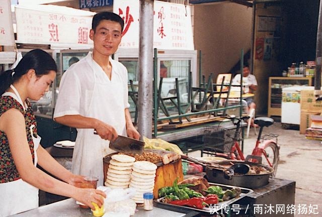 外国游客街拍集锦,二十年前的市井生活,几代人难忘的记忆