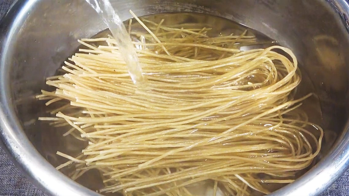 白菜炖粉条，直接下锅是大错！教你不外传的诀窍，做一锅都不够吃