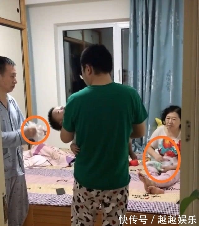 宝妈|“排场”最大哄娃睡觉模式火了，网友：一堆毛病就是这样惯出来的！