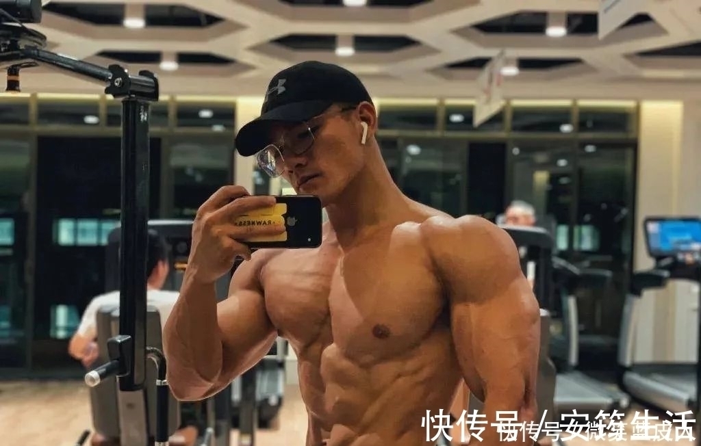 猛男|92年肌肉猛男因淋浴湿身照走红，这个肌肉什么水平