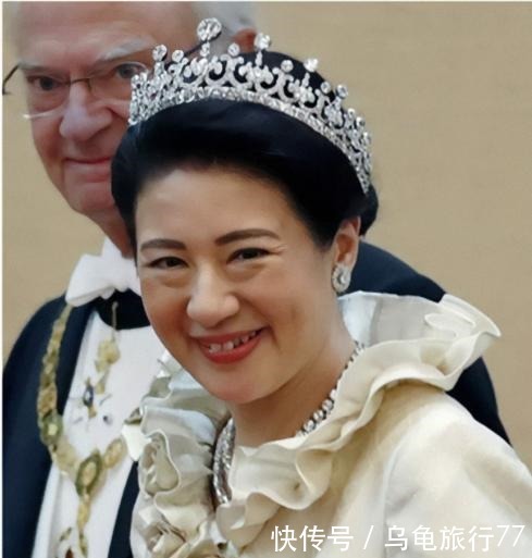 手持|雅子皇后手持3顶王冠,纪子妃也有2顶专用,两人差距不大