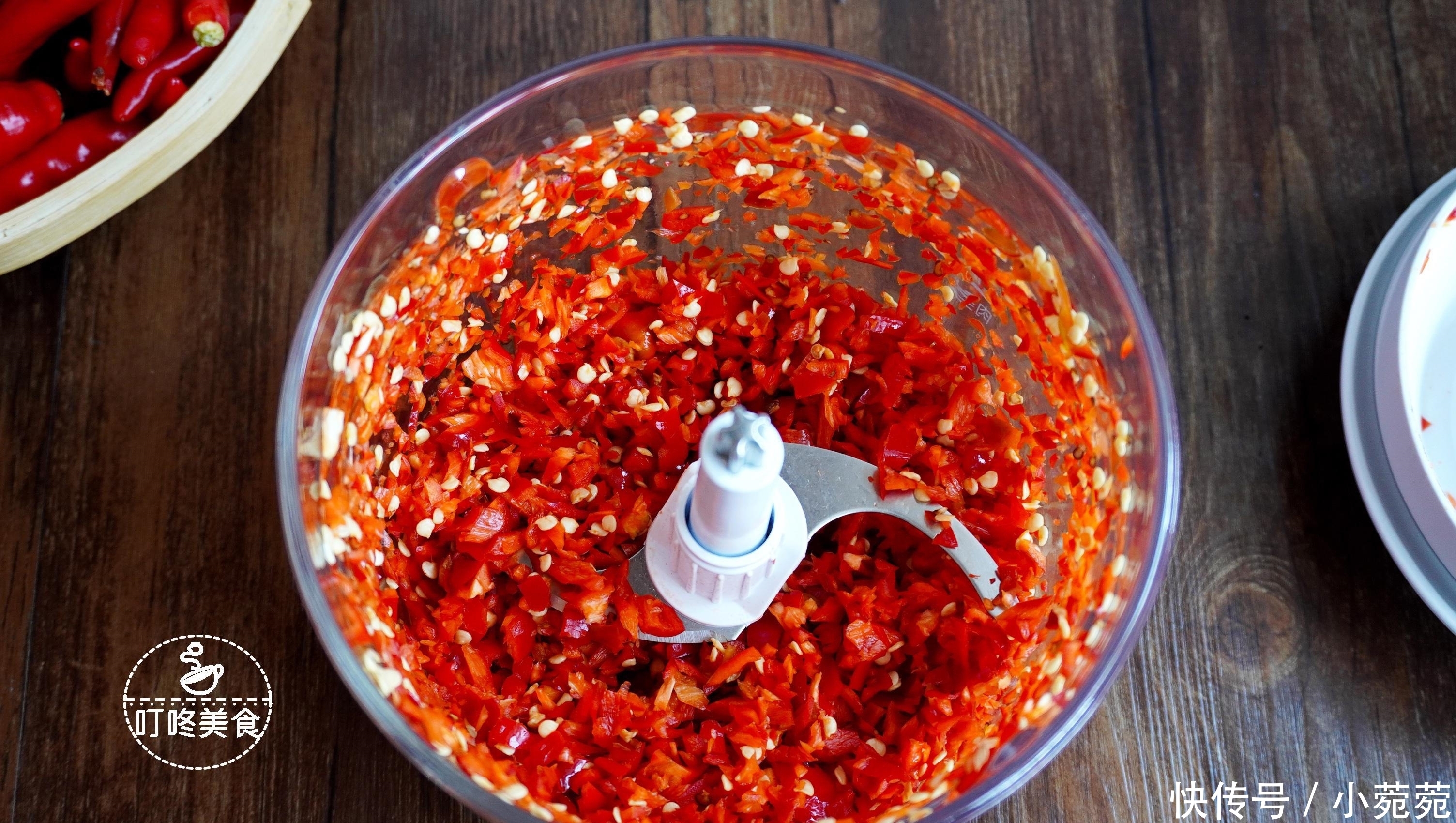 想吃辣椒酱不用买,自己做超简单,香辣又下饭,做一次能吃一年