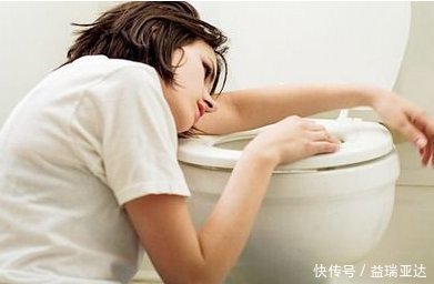 27岁女子，查出肠癌，无奈放弃治疗，提醒：1种食物不能天天吃