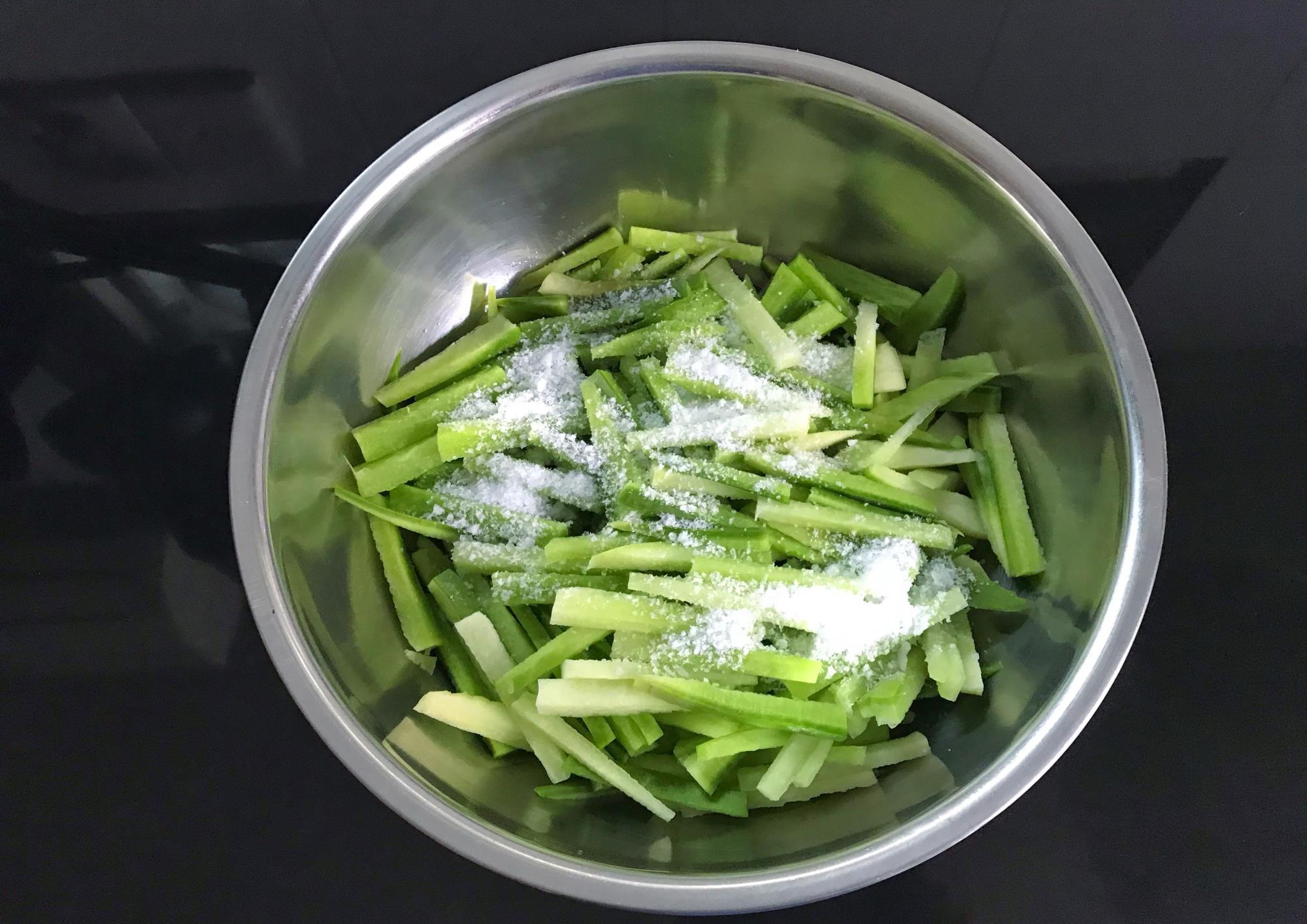 多加理会|夏天萝卜如此做，随手一炒就是下饭菜，清脆入味，比大鱼大肉开胃