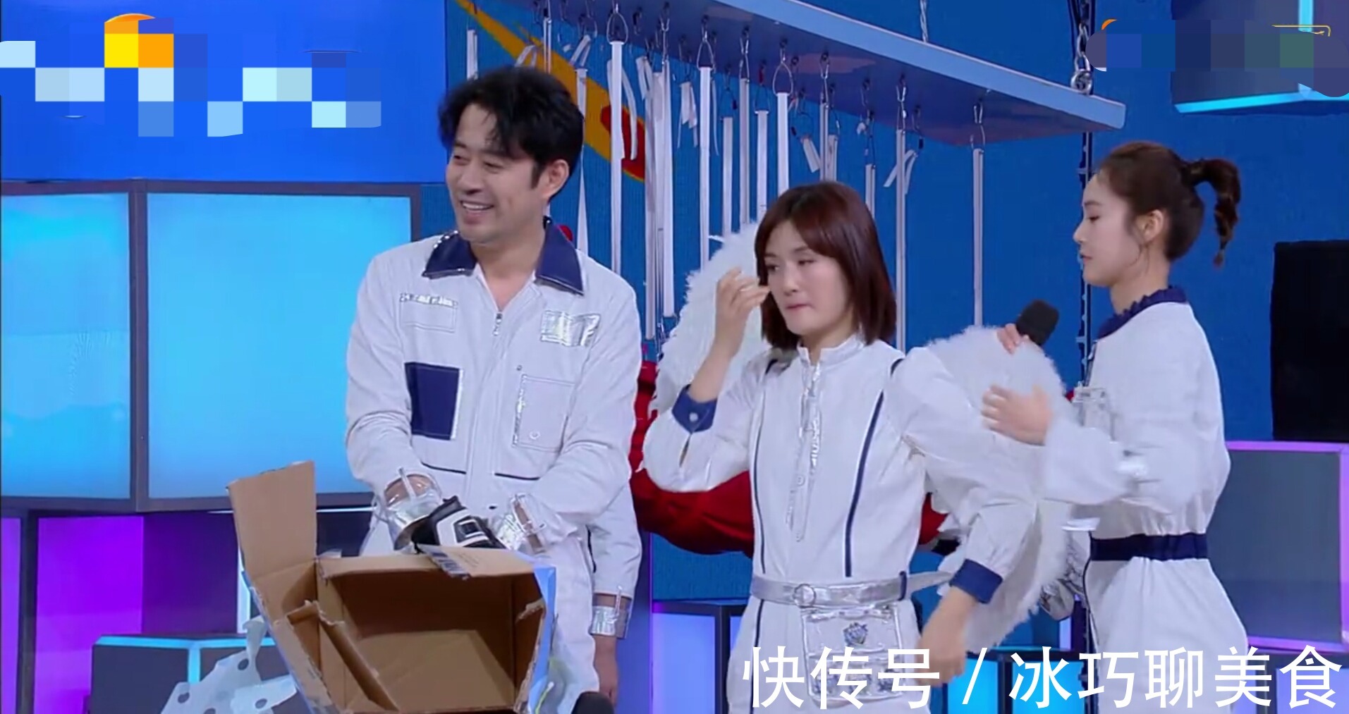 吳昕|吳昕帶病錄《快本》,何炅心疼摸頭殺,一旁謝娜的表情