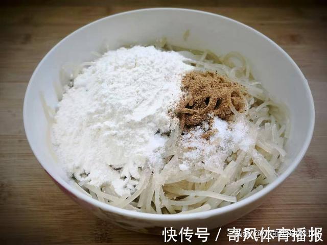 土豆粉|冬季遇到此菜别手软,一次囤10斤,不怕过期,随手一炒越嚼越香
