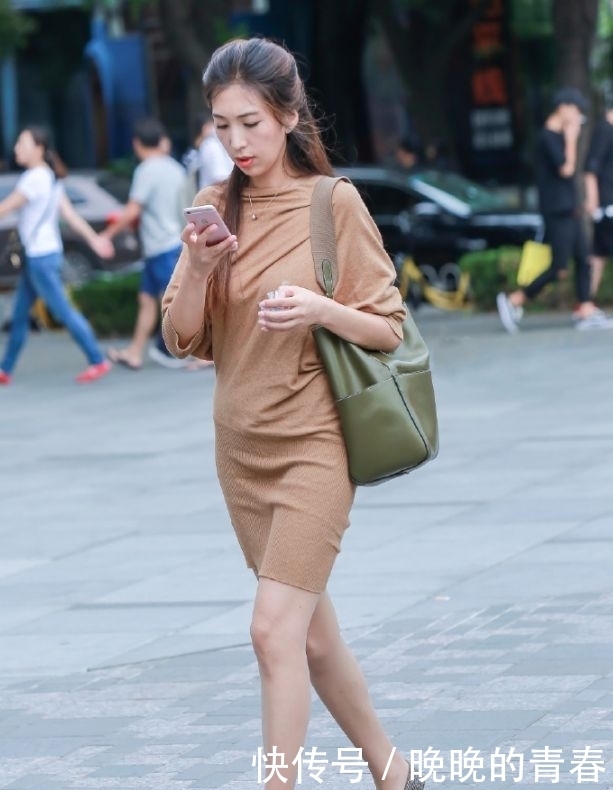 街拍美女 连衣裙搭配高跟鞋