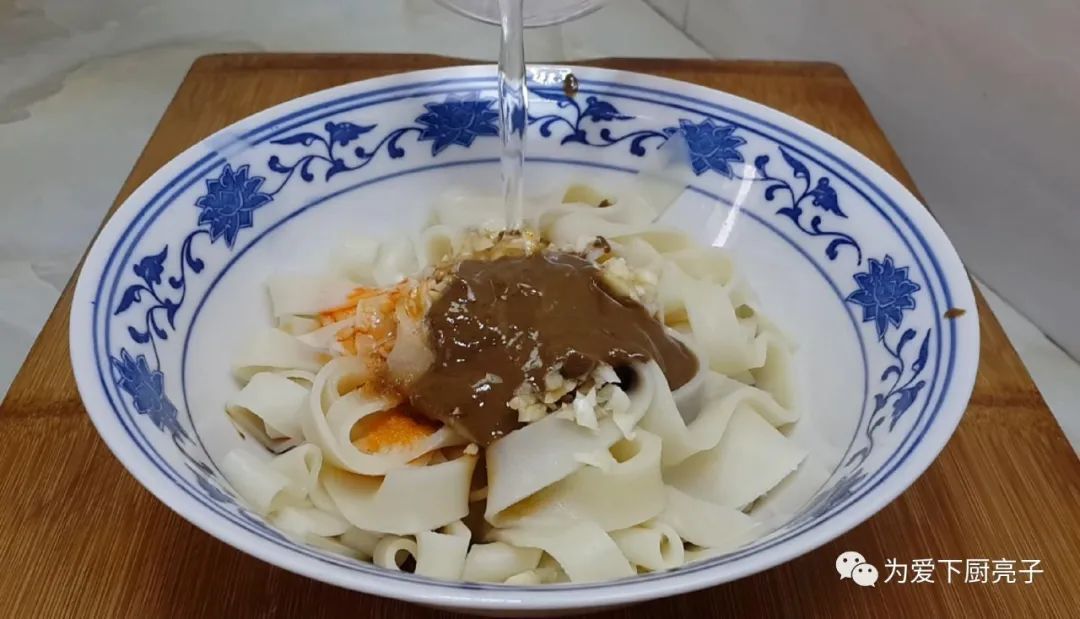 凉皮又出新吃法，不洗面不刷油，张张劲道不糟烂，学会都能开店了