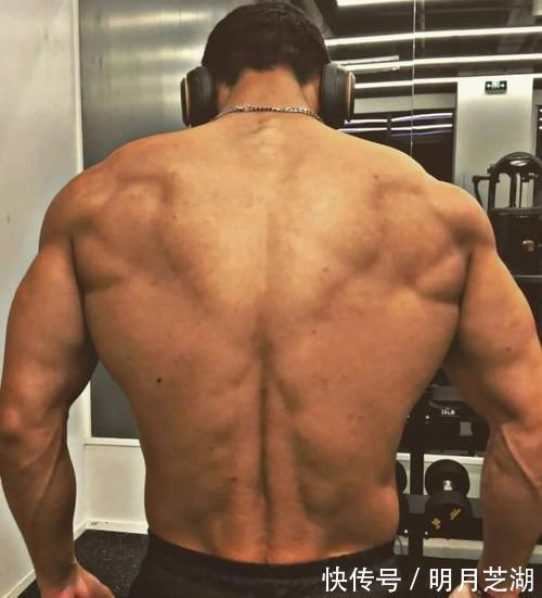 腹肌|家里贴满施瓦辛格海报，180cm小伙蜕变肌肉型男，8块腹肌太撩人