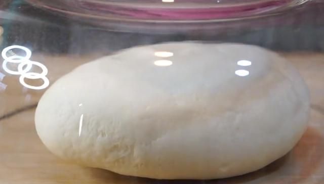 早餐别再做油条了,试试这样做,不用酵母、不用泡打粉,个个鼓泡