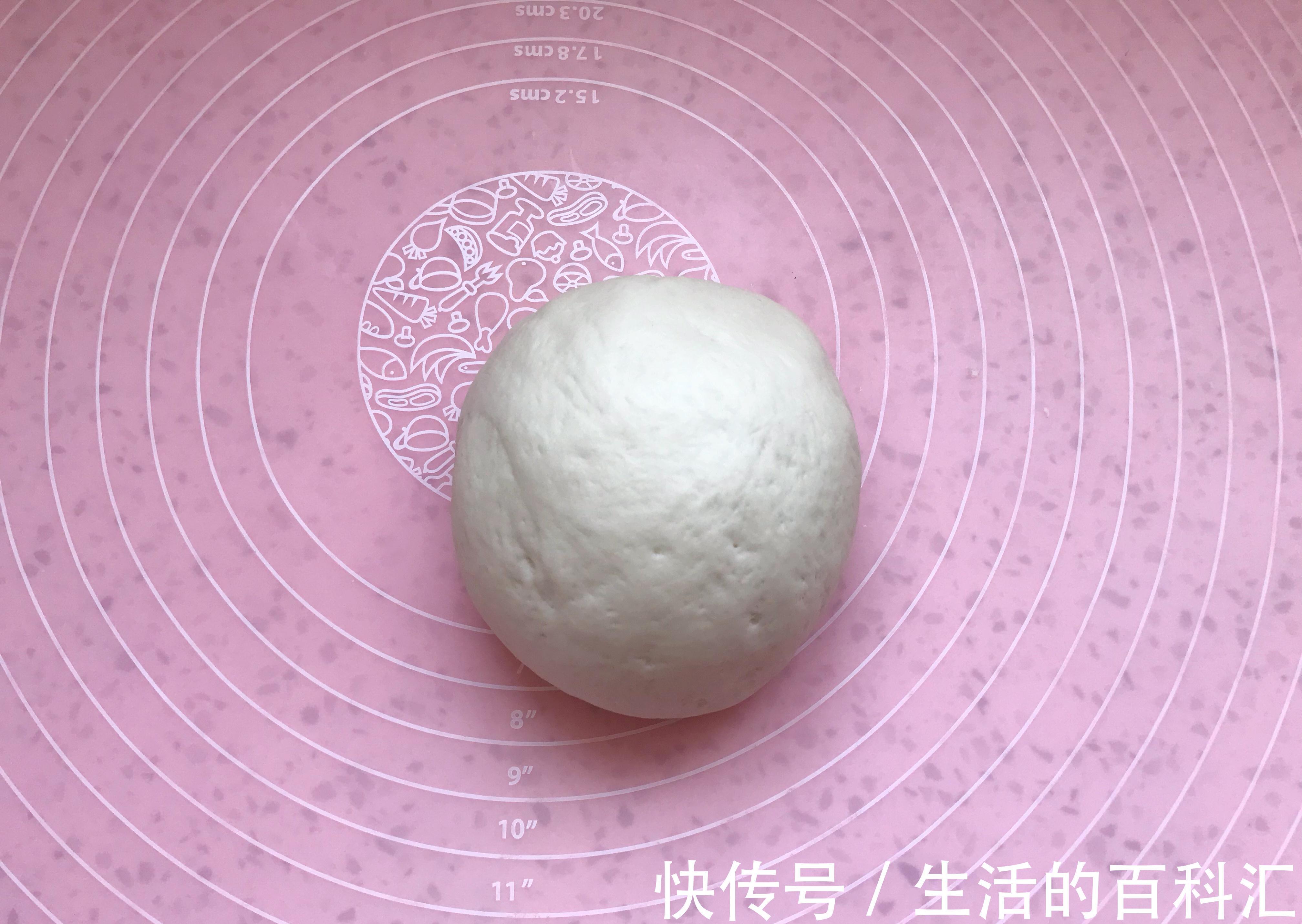 不用擀面皮,不用刷油酥,只需要三分钟,好吃的椒盐小饼就出锅