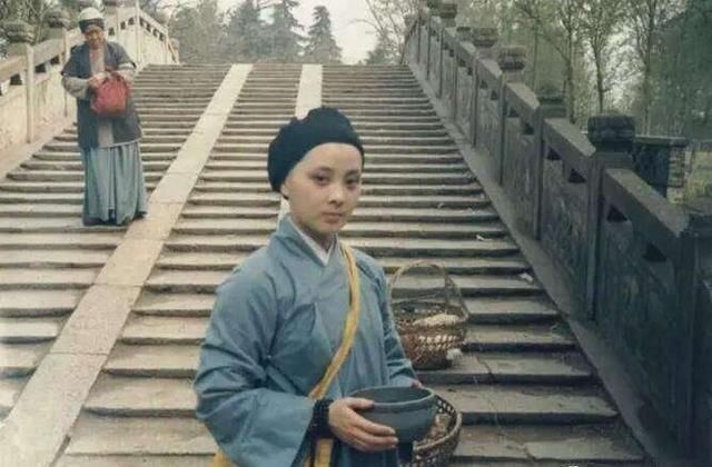 贾珍|惜春的母亲是谁贾敬出家和惜春被寄养都与她有关