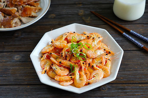 黄辣丁|老公过生日,只有简单的几道菜,网友:过日子,自己舒服就好