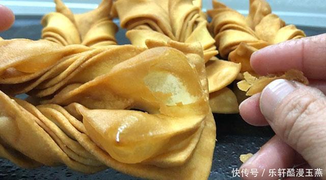 面粉试试这样做,炸果子,金黄酥脆,做法简单,可当零食来解馋