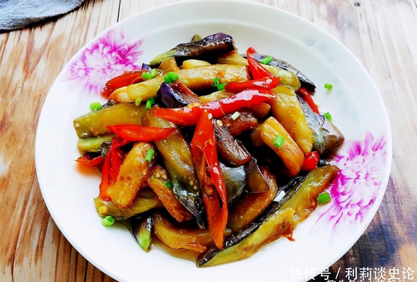炒茄子|炒茄子时,不要着急下锅炒,教您一招,茄子炒好不发黑,不油腻