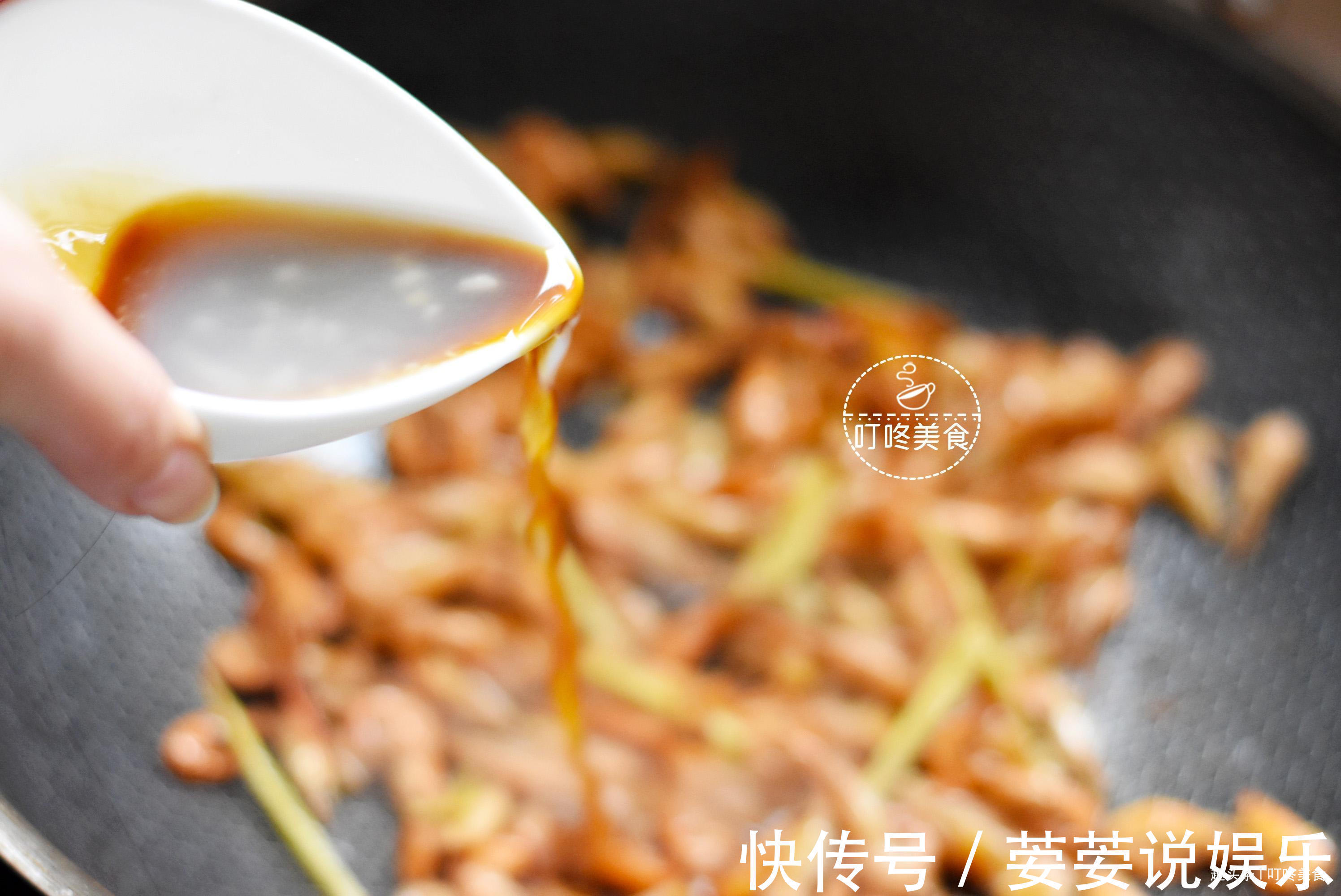 河虾最好吃的做法,简单一炒太香了,学会此做法,三斤都不够吃