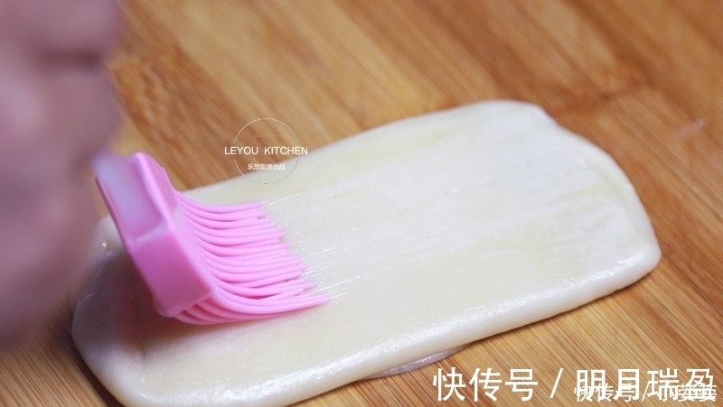 不用发面,在家做出层次分明、酥到掉渣的烧饼,学会可以开店