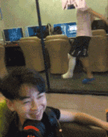 |搞笑GIF:单身久了 还有哪项秀恩爱的姿势不会