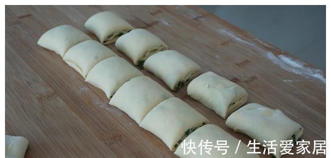 玉米饼|玉米面百吃不厌的做法,开水烫一烫,蓬松柔软不塌陷,凉了也好吃