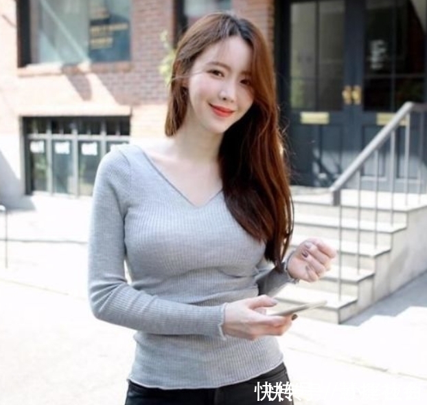 小哥哥 紧身打底裤也能穿出多种姿态,展示女性高雅的气质!