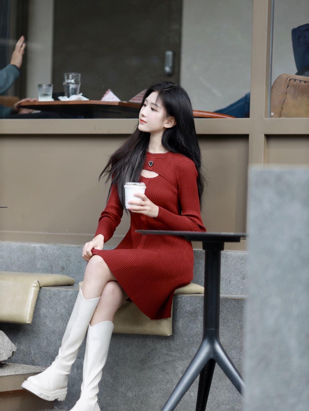 百搭 春天穿裙子就选毛衣裙,温柔舒适又百搭,普通人也能穿出高级感