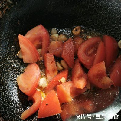 这道西红柿炒蒜苔，分分钟光盘