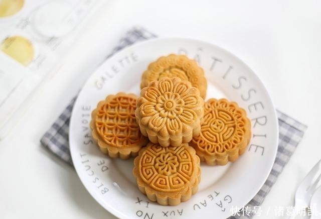 蛋黄|广式月饼还是喜欢这配方,蛋黄油润咸香,饼皮松软可口,味道大赞