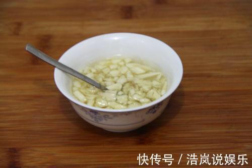 茂盛|水培富贵竹，水里放一点“料”，不黄叶不烂根，油绿茂盛能开花