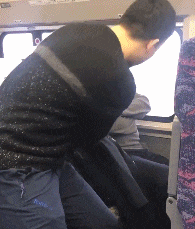 |搞笑GIF:姑娘当时就懵了 早知如此就不应该玩这个