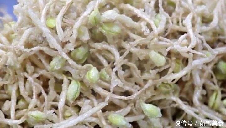 黄豆芽别再炒着吃了,学会新做法,香酥美味,每次上桌瞬间秒光