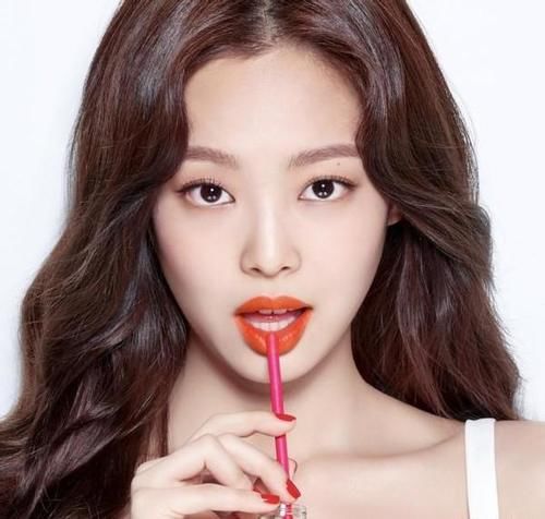 真正优雅的女人,出门包里会带有这5样东西,少一样都不“精致”