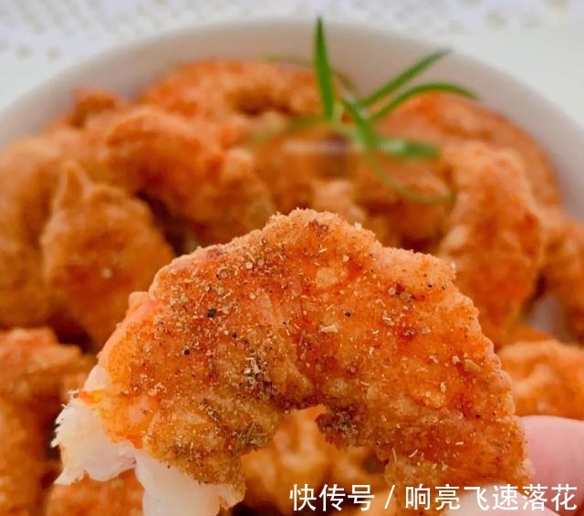 外酥里嫩的椒盐炸虾仁，做法简单，味道鲜美！