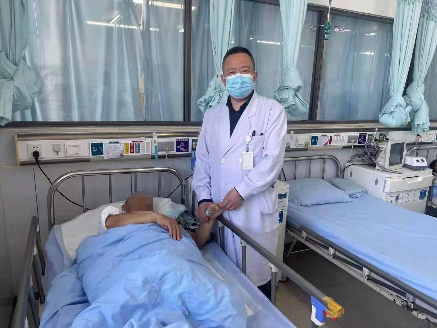 面肌|“眼皮跳”，脸部肌肉抽搐，面肌痉挛久拖不治，毁的何止是颜值