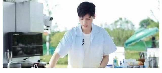 周也|谢谢你龚俊，让我对《中餐厅》还有一丝丝执念