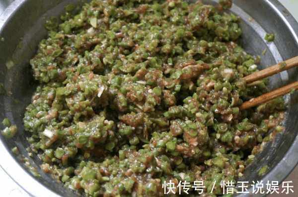 好多人|好多人不知道这菜还能包饺子, 如今恰是上市, 又香又多汁