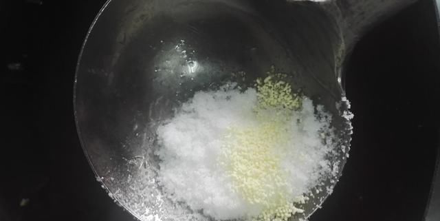 虾要这样做孩子才喜欢吃,一上桌全抢光,别再水煮了