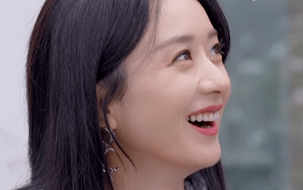 《拜冰7》开播,赵丽颖离婚后综艺首秀,状态不佳老是神游