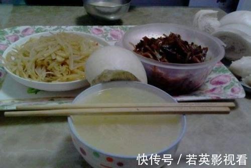 馒头升糖快,糖尿病人不能吃?和面时有1个小窍门,让老人放心吃