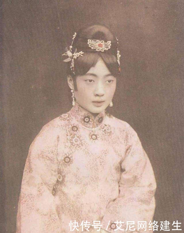 皇后|婉容为什么宁肯守空房也不离开溥仪?看看文绣的下场就知道了