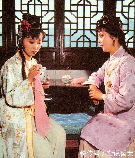 晓旭&红楼梦林黛玉的服饰都超美,每一件穿在陈晓旭身上都宛如天仙下凡