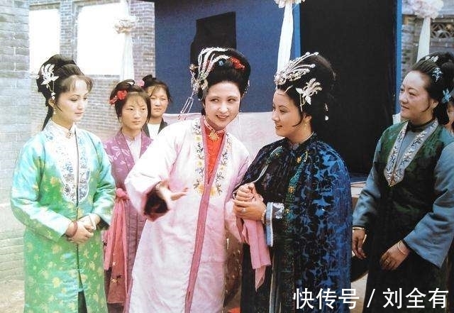 贾琏#王熙凤大闹宁国府,贾母等人为何不闻不问?你看贾珍父子是何居心