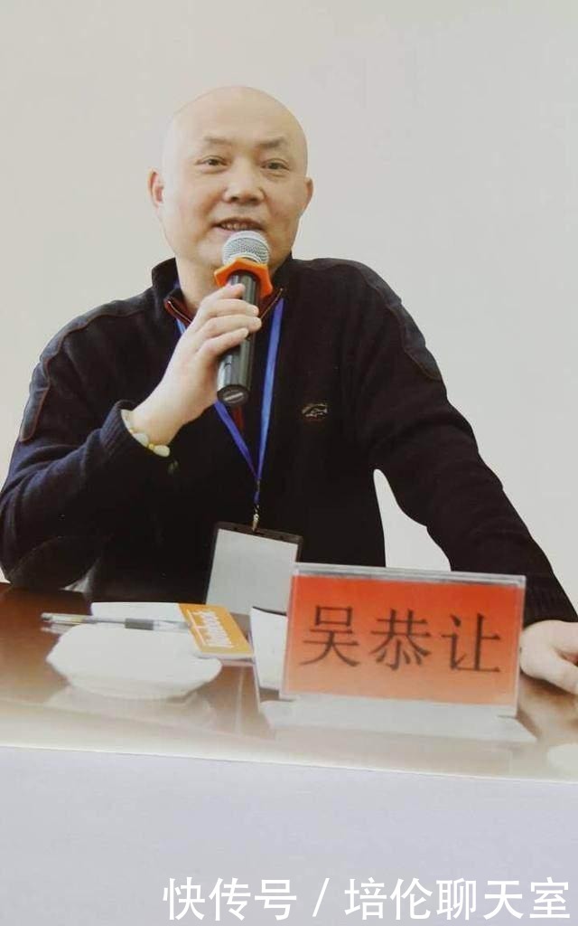 丹景石|这里据说是李白的故乡,有人收藏了块石头,画面还真像诗仙望月