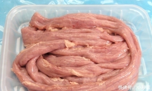 洗猪内脏时，用盐和碱都错了，用“它”10分钟就好，干净还没腥味