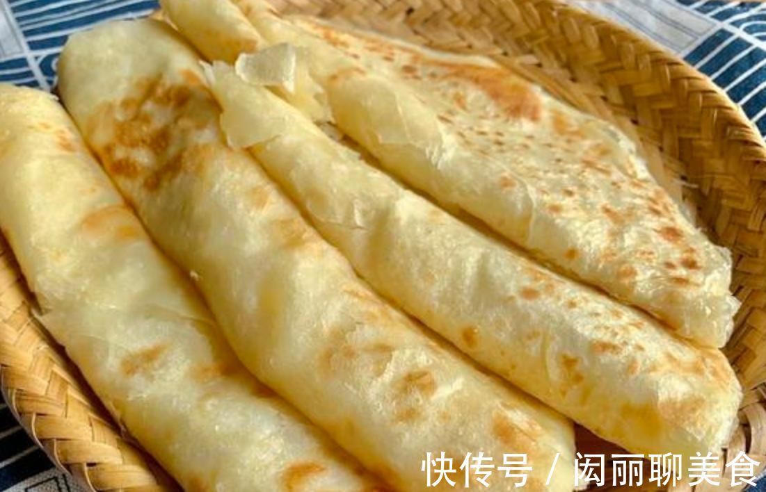 为啥你做的烙饼又干又硬？学会这招，烙好的饼层次分明、薄如纸